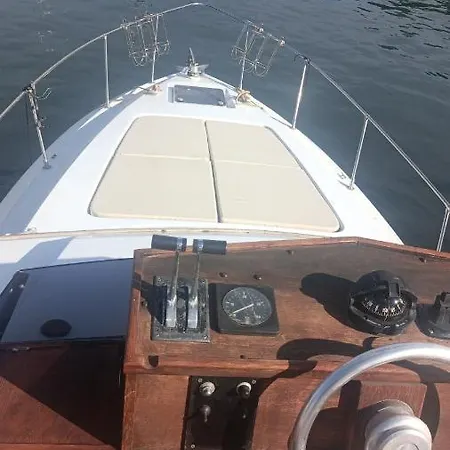 Boatlove Botel *